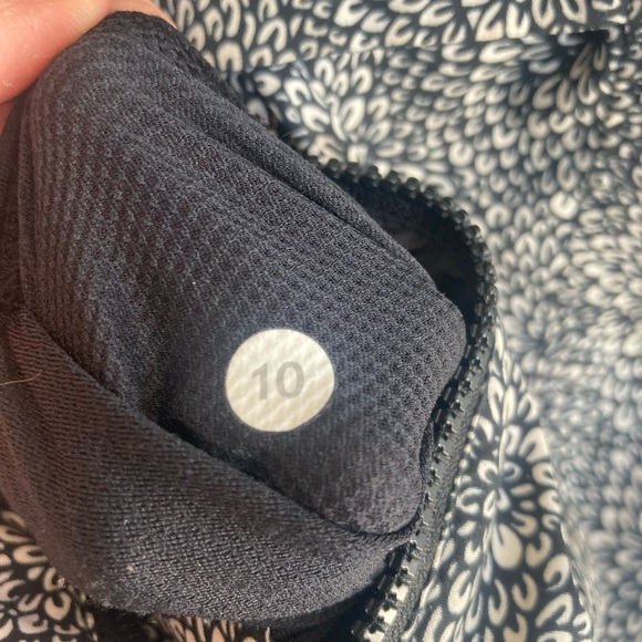 Lululemon jacket size 10 - Picture 3 of 5